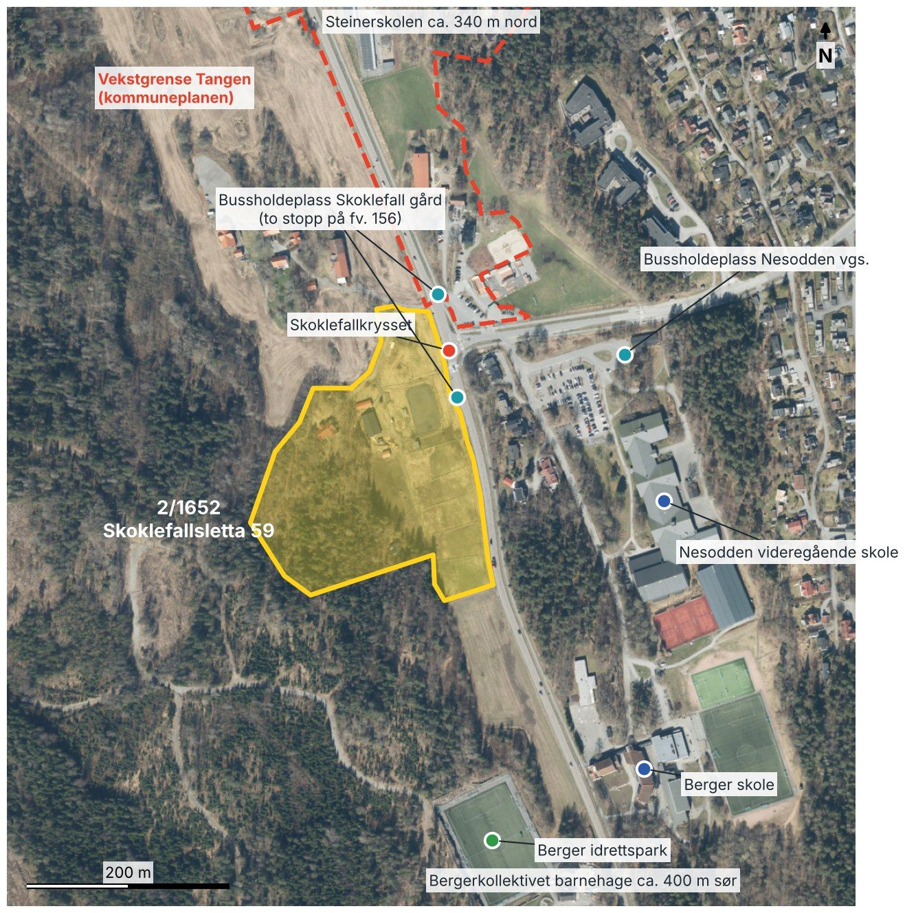 Kart som viser eiendommen markert i gult, med skoler, idrettspark og bussholdeplass rundt